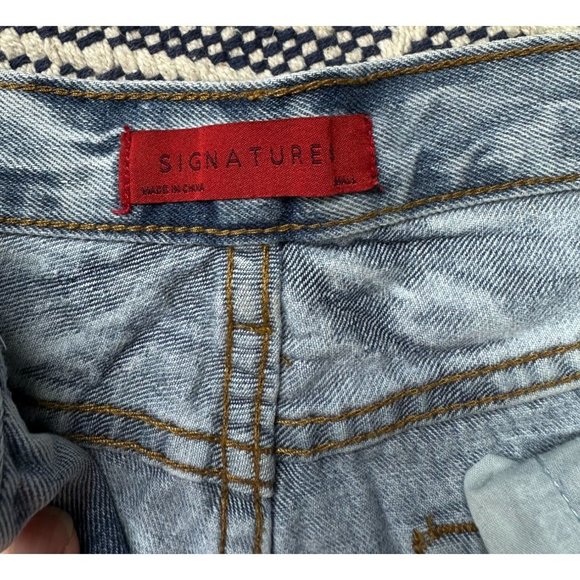 Signature Eight frayed distressed look denim short shorts Small - Picture 3 of 3